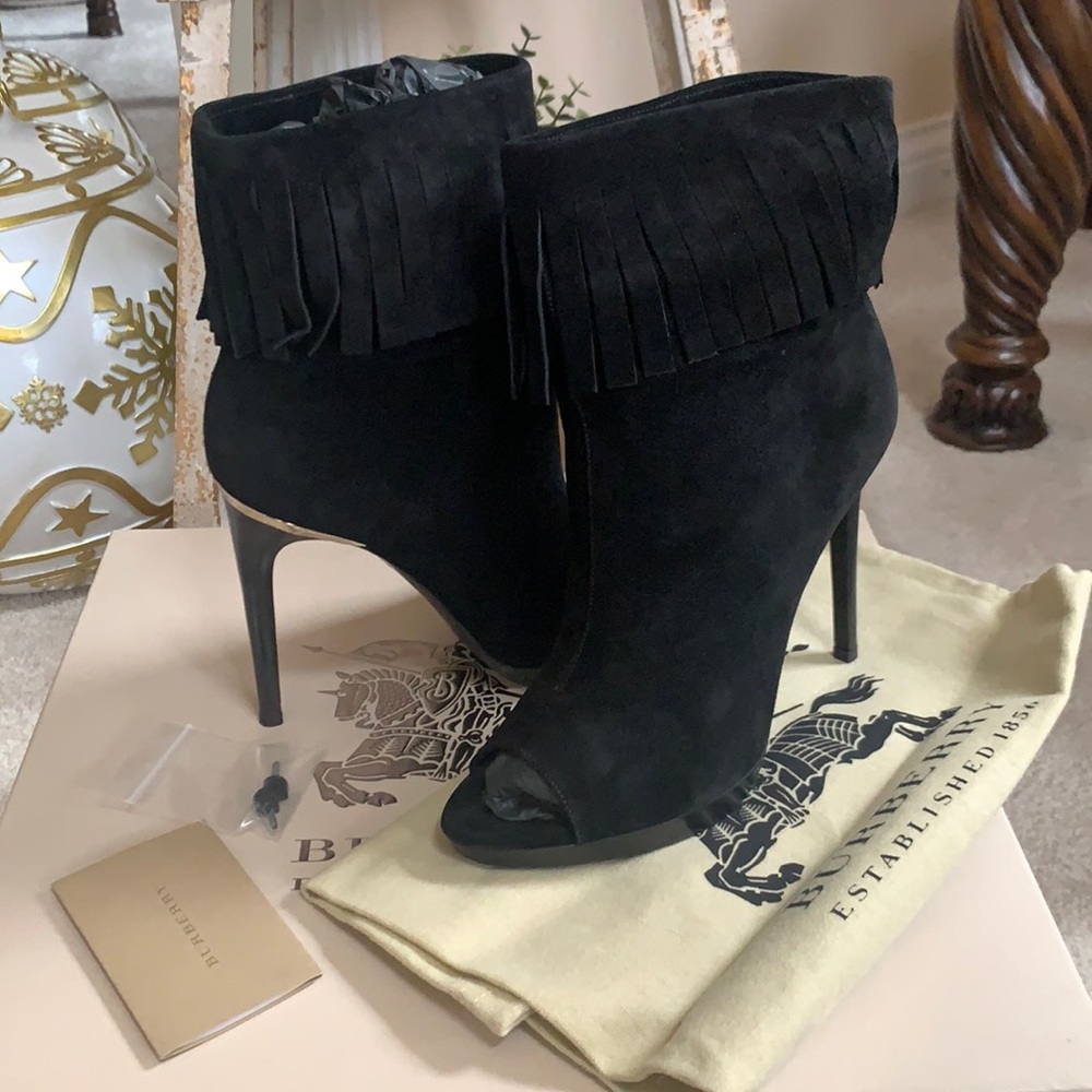 ♥️💯AUTHENTIC BURBERRY The artist pelling 110 peep toe ankle bootie ♥️
